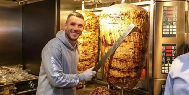 1709024314496037919.jpg 体育数据平台-【夜读】进球王变烤肉王?