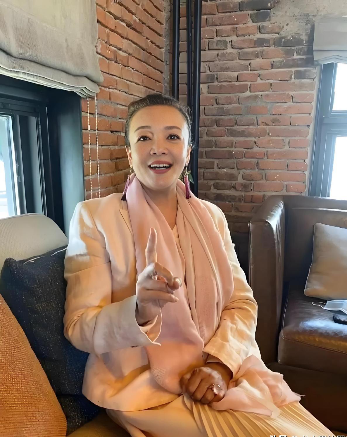 母子俩又杠上了!张兰生气离台不受儿子待见,吐槽汪大爷不管小菲