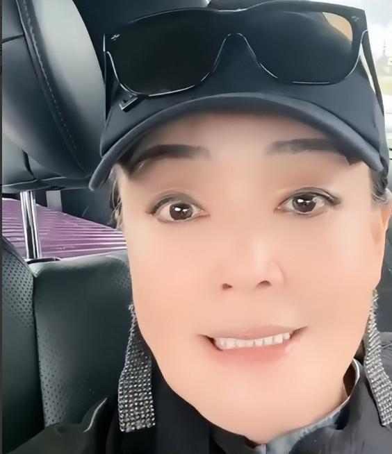 母子俩又杠上了!张兰生气离台不受儿子待见,吐槽汪大爷不管小菲