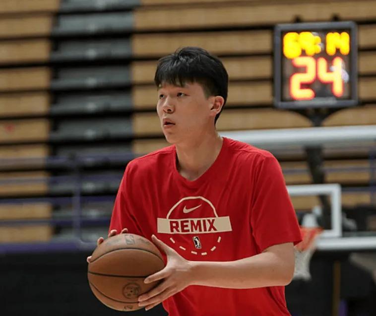 赛事实时播报-杨瀚森G联赛轰31分！奈何队友太独关键球无球权，防守被点需总结